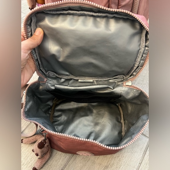 Kipling rose gold rolling back up with lunchbox & gift - Picture 16 of 17